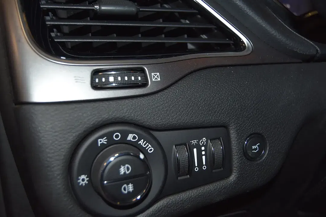 Jeep Cherokee Limited - Thumbnail 8