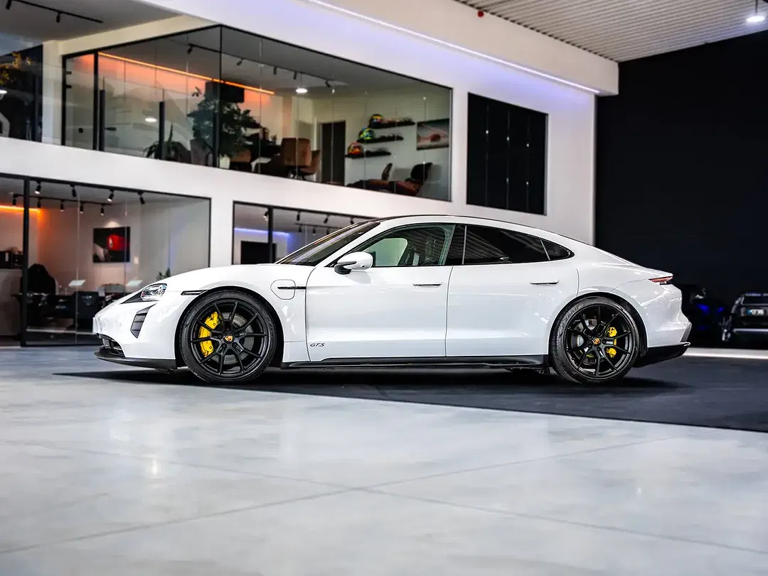 Porsche Taycan RS GTS - Thumbnail 3