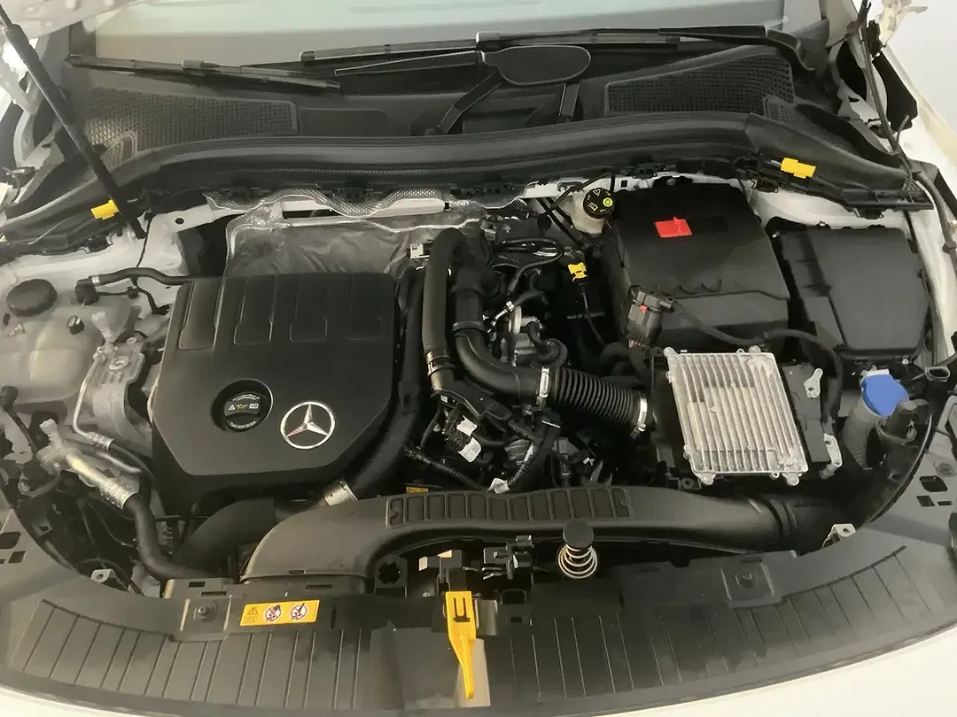 Mercedes-Benz GLA 200 - Thumbnail 12