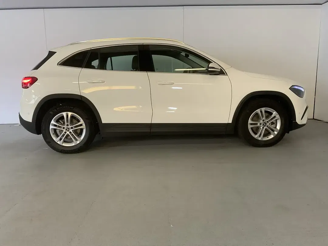 Mercedes-Benz GLA 200 - Thumbnail 3