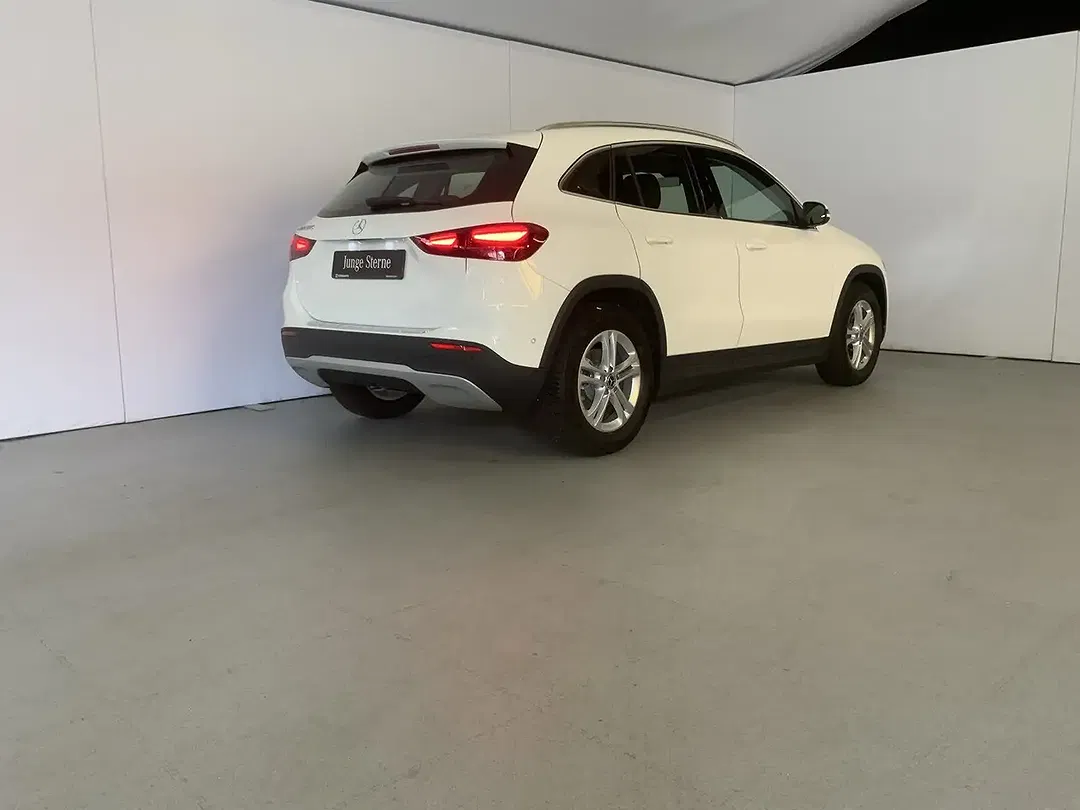 Mercedes-Benz GLA 200 - Thumbnail 4