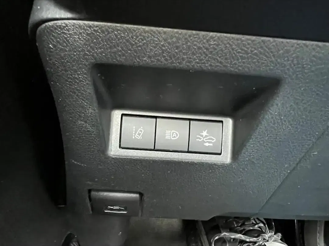 Toyota Yaris - Thumbnail 10