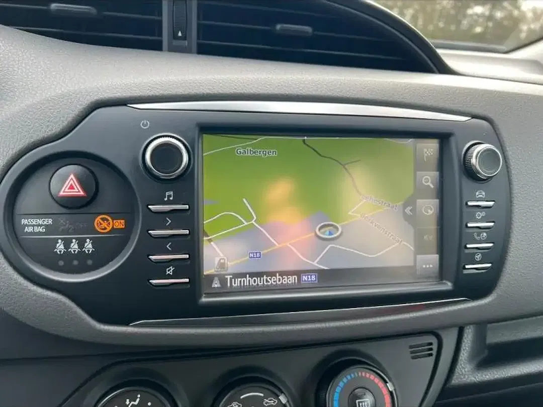Toyota Yaris - Thumbnail 13