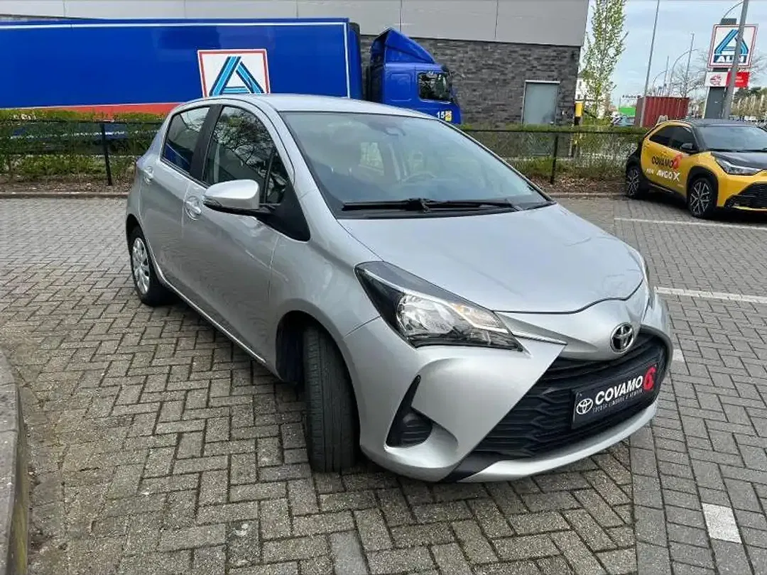 Toyota Yaris - foto 2