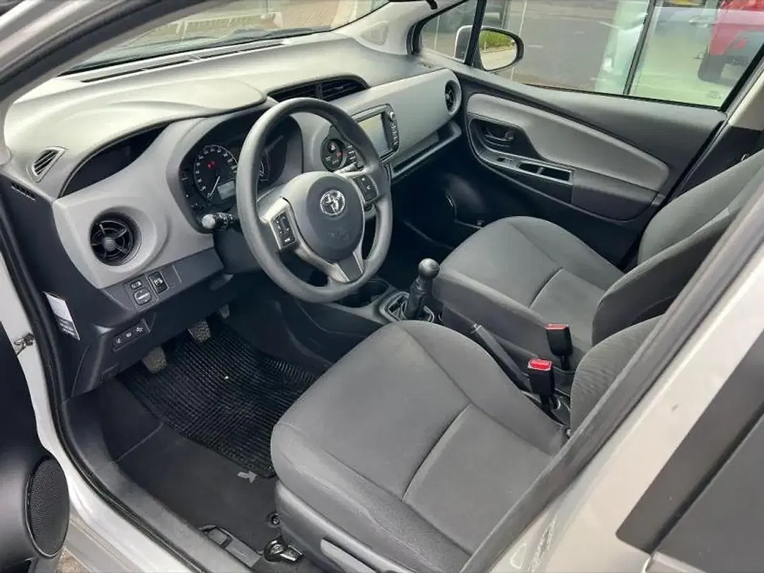Toyota Yaris - Thumbnail 5