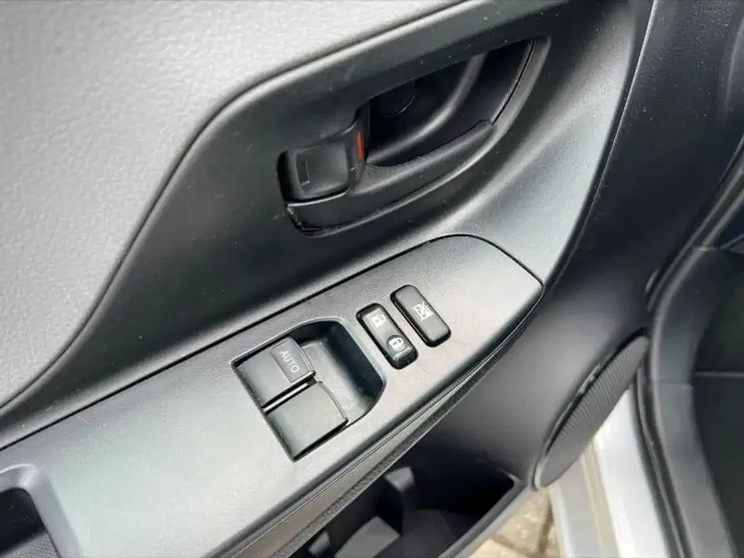 Toyota Yaris - Thumbnail 6