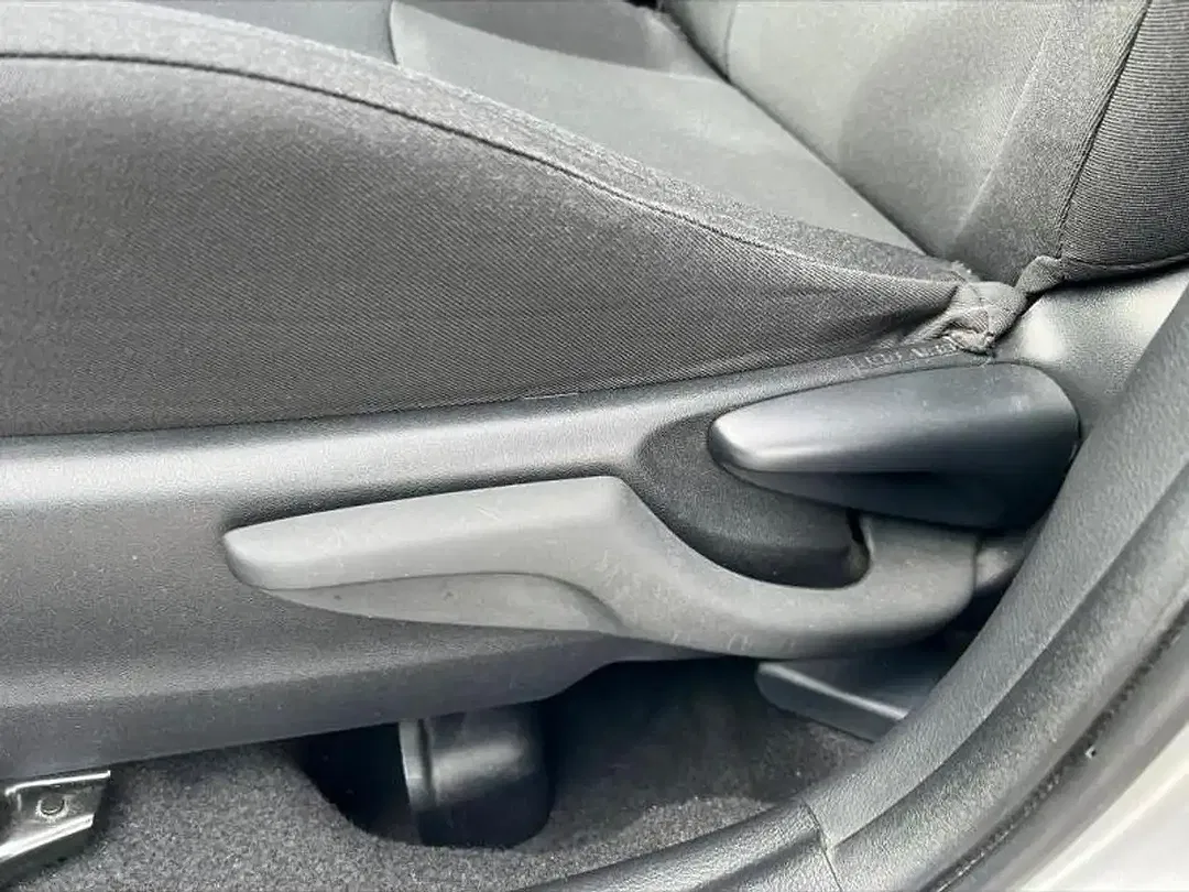Toyota Yaris - Thumbnail 7