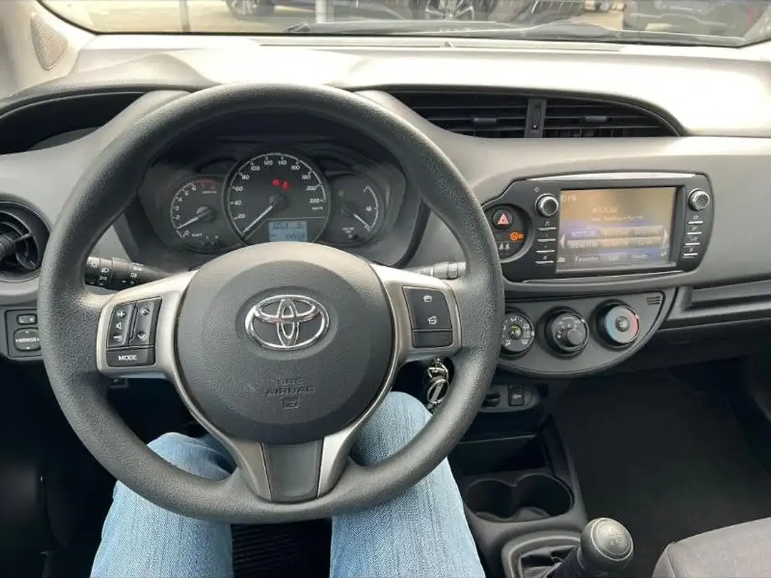 Toyota Yaris - Thumbnail 8