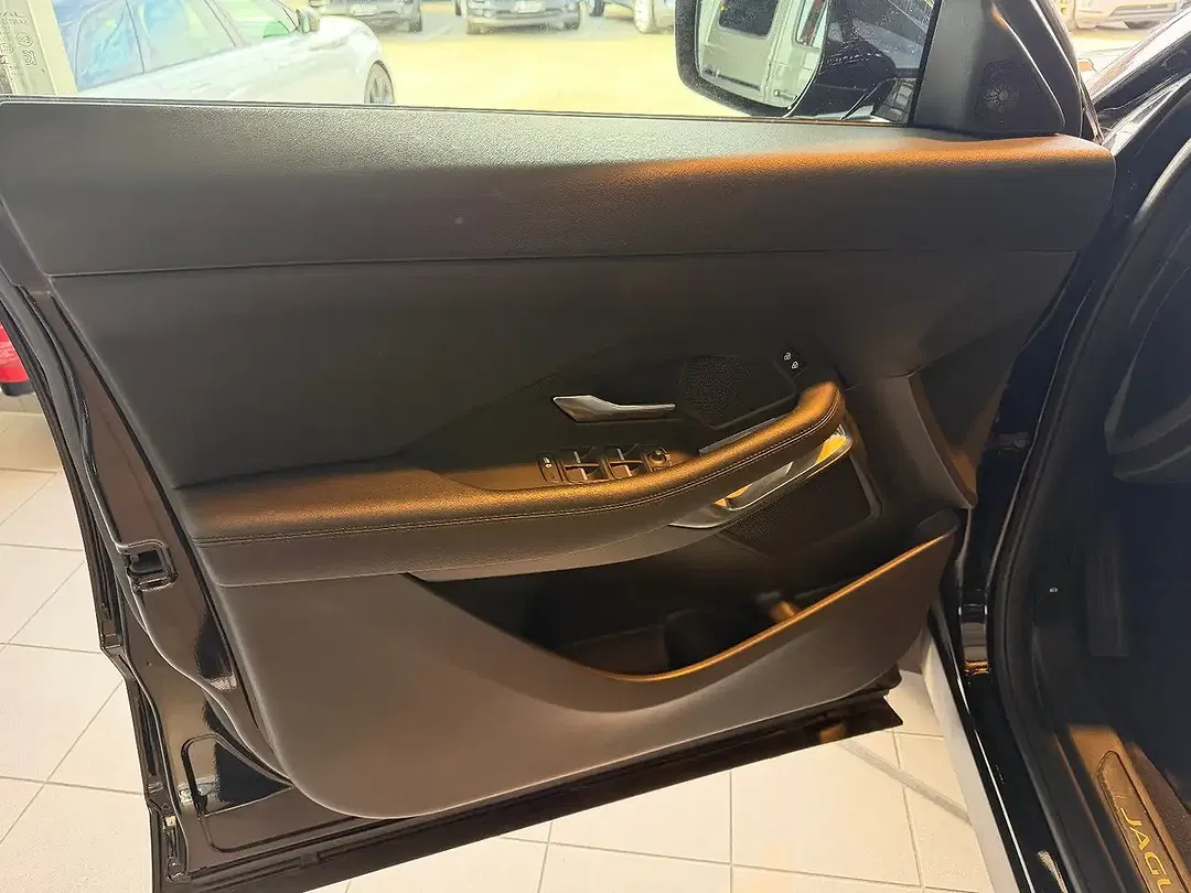 Jaguar E-Pace 4x4 S - Thumbnail 10