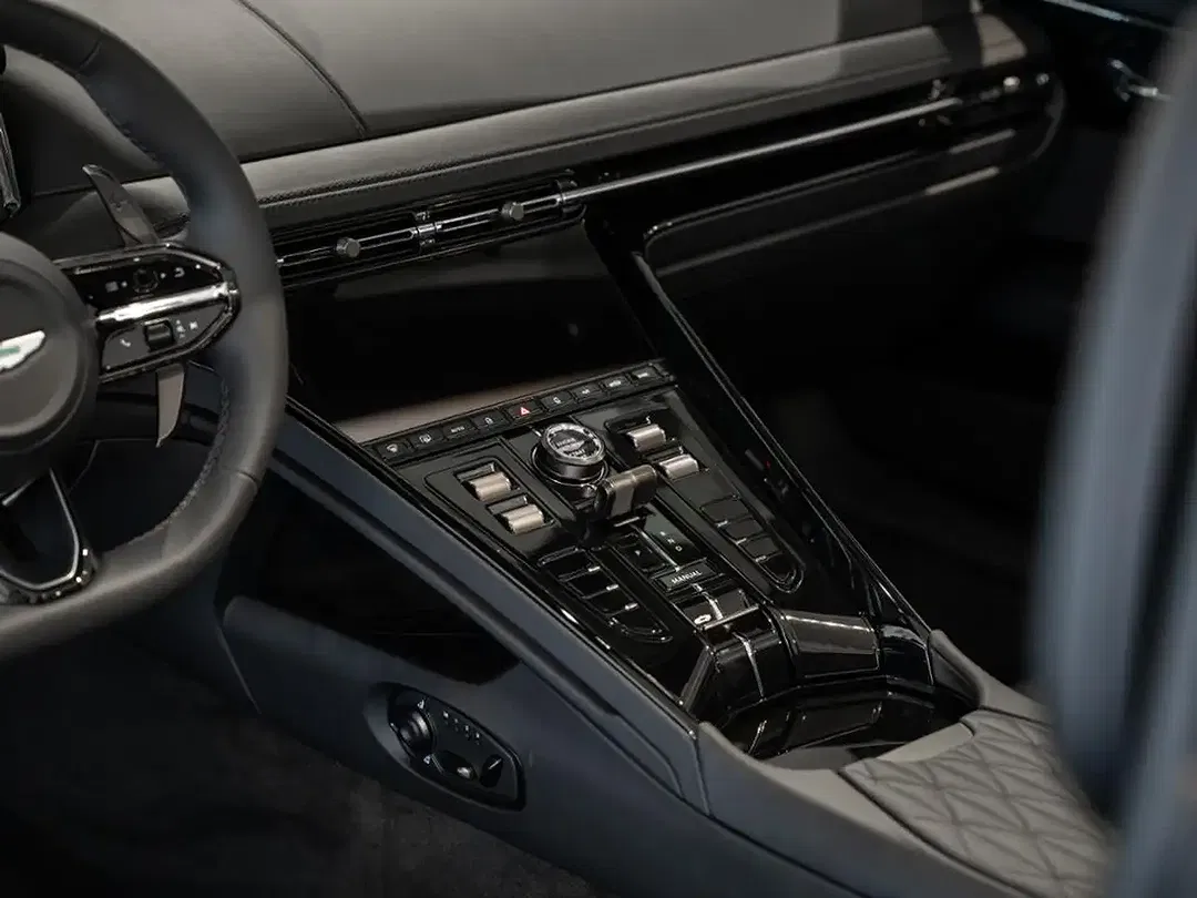 Aston Martin DB12 Volante - Thumbnail 10