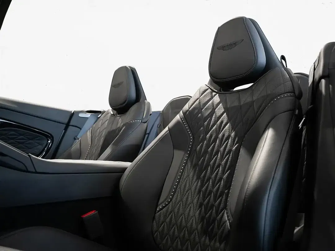 Aston Martin DB12 Volante - Thumbnail 12