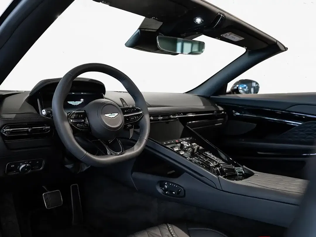 Aston Martin DB12 Volante - Thumbnail 3