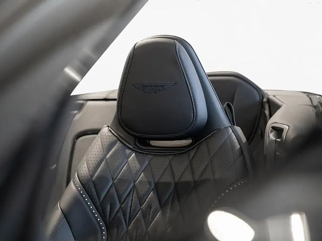 Aston Martin DB12 Volante - Thumbnail 5
