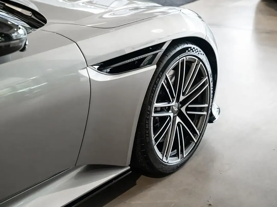 Aston Martin DB12 Volante - Thumbnail 9
