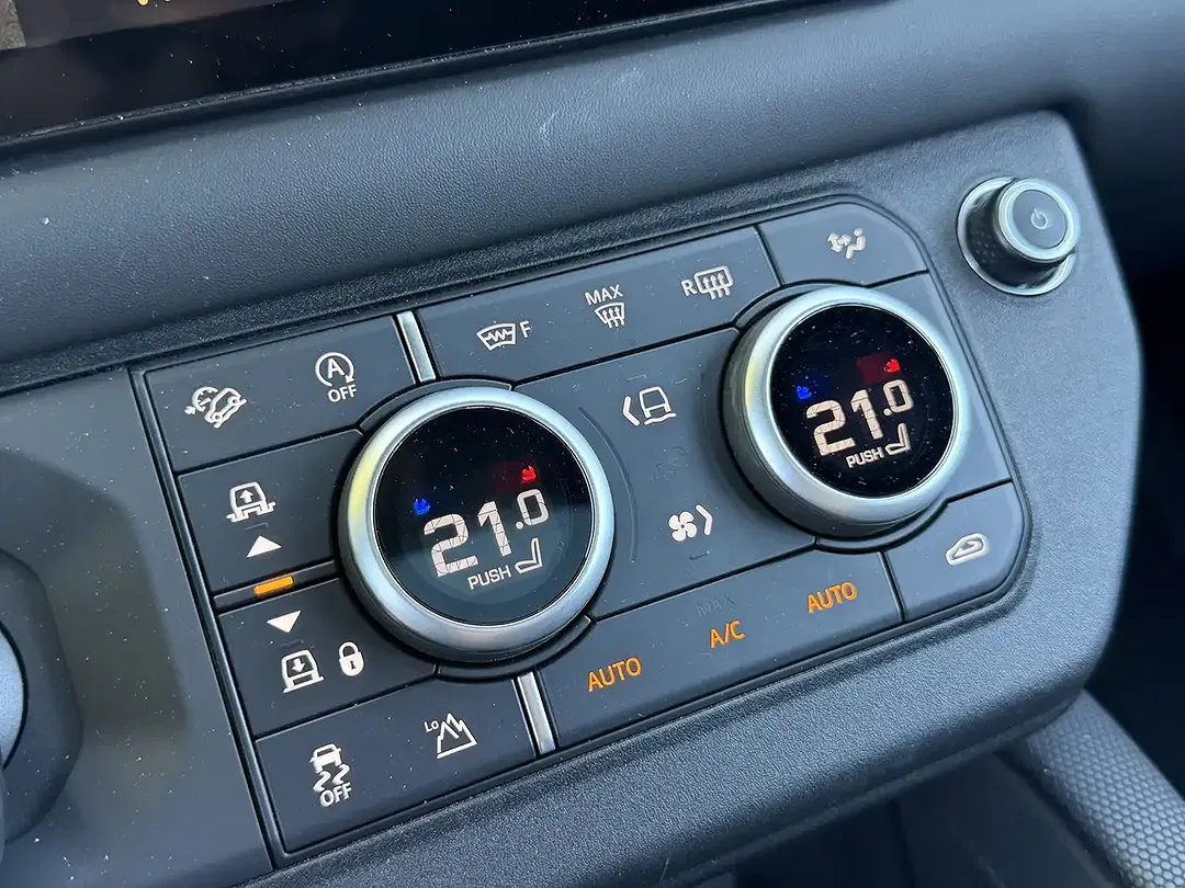 Land Rover Defender V8 90 - Thumbnail 9