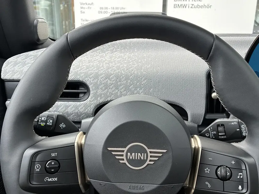 MINI Cooper S John Cooper Works - Thumbnail 10
