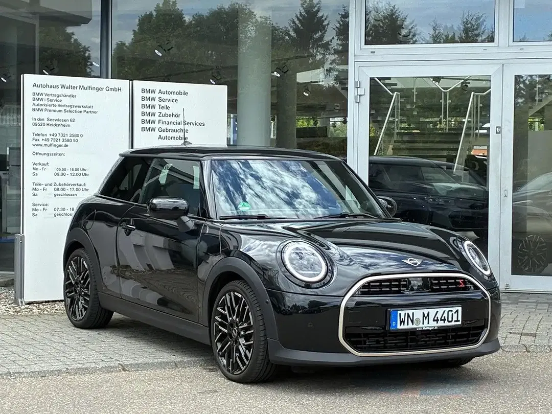 MINI Cooper S John Cooper Works - Thumbnail 4