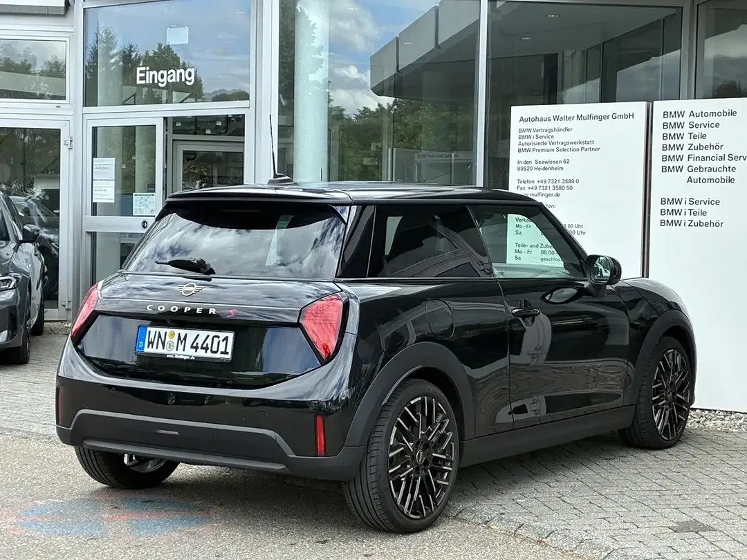 MINI Cooper S John Cooper Works - Thumbnail 8