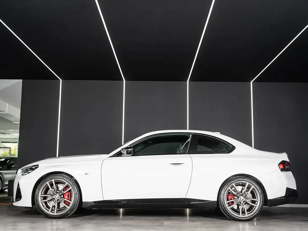 BMW M2 xDrive Coupe - Thumbnail 4