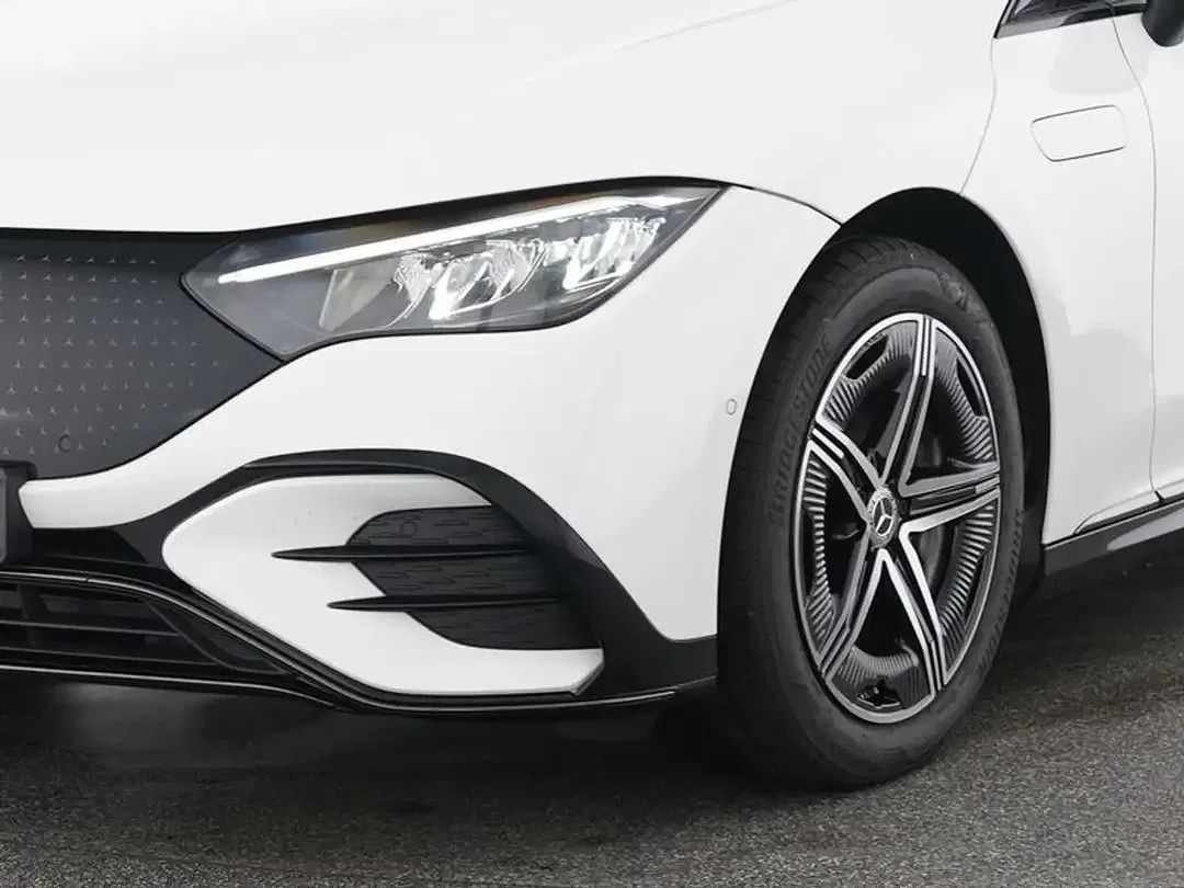 Mercedes-Benz EQE 300 AMG Burmester Night - Thumbnail 2