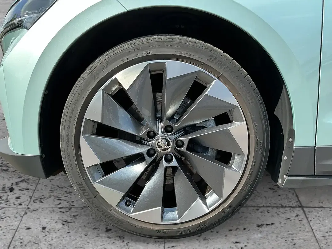 Skoda Enyaq 80 iV Suite - Thumbnail 7