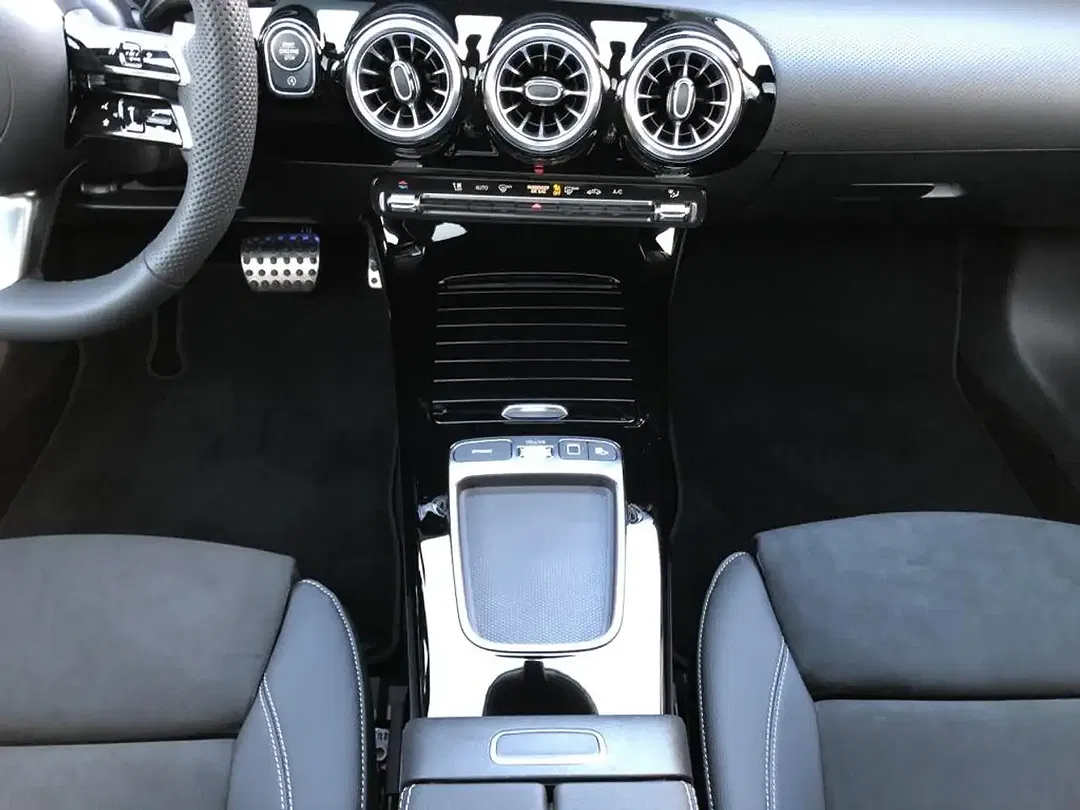 Mercedes-Benz CLA 200 AMG MBUX Night - foto 14