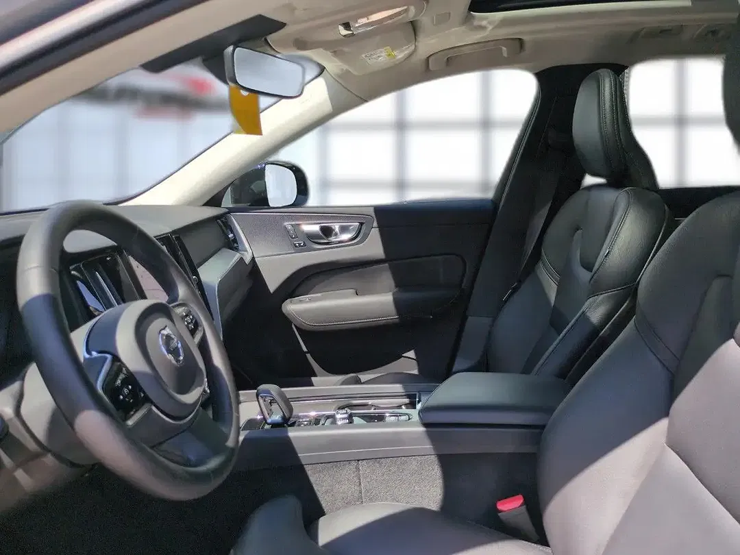 Volvo XC60 Plus Dark - Thumbnail 11