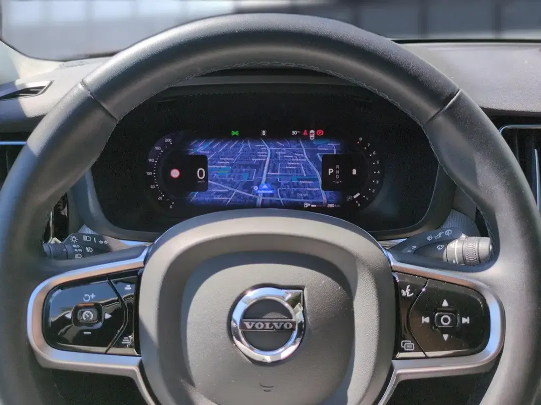 Volvo XC60 Plus Dark - Thumbnail 13