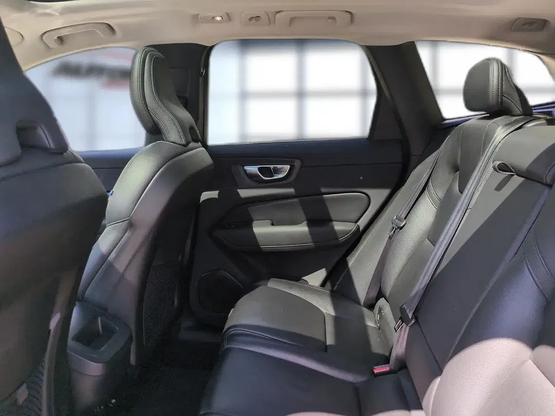 Volvo XC60 Plus Dark - Thumbnail 16