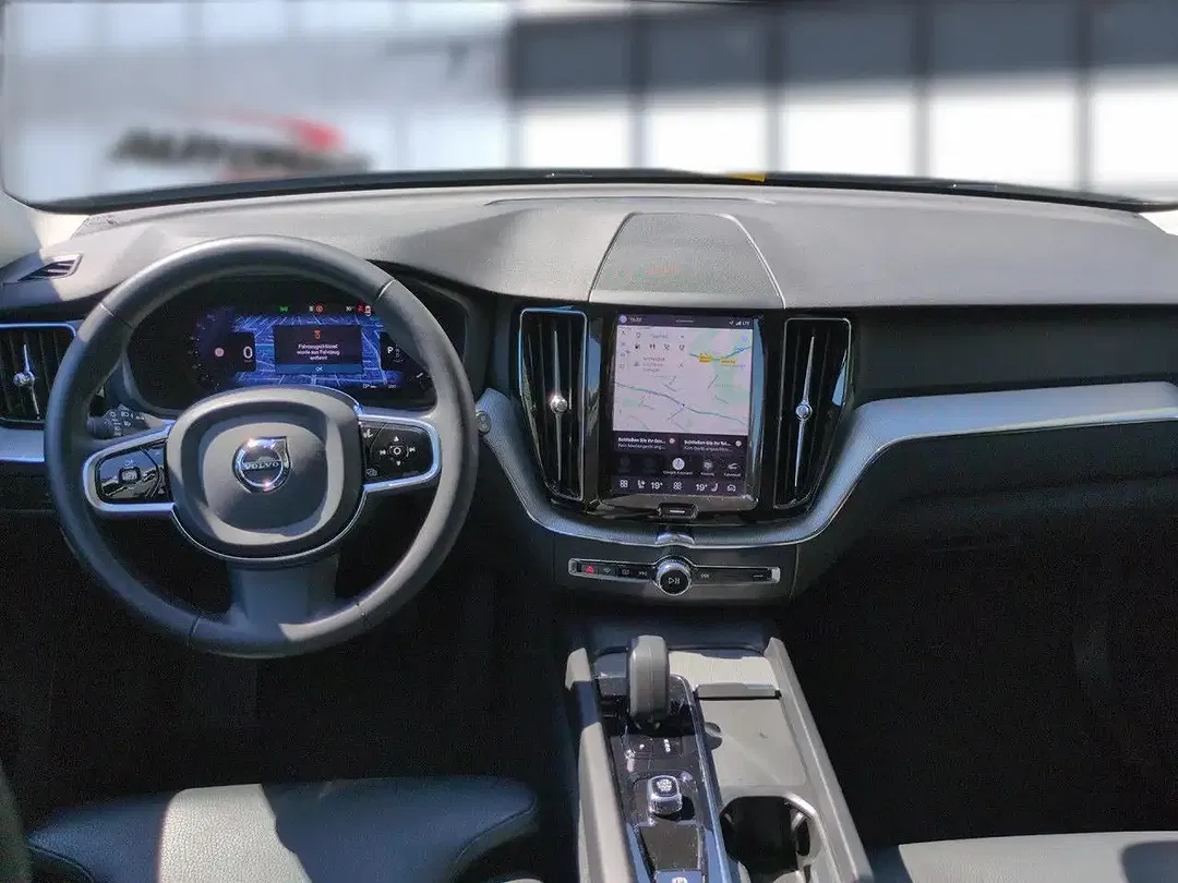 Volvo XC60 Plus Dark - Thumbnail 18