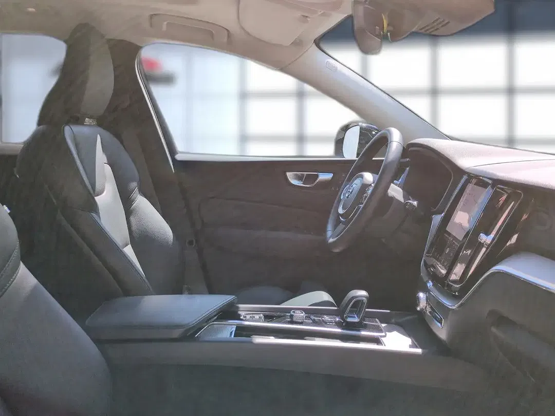Volvo XC60 Plus Dark - Thumbnail 20