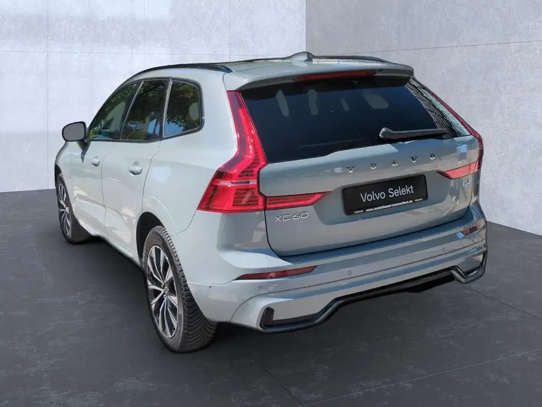 Volvo XC60 Plus Dark - Thumbnail 3