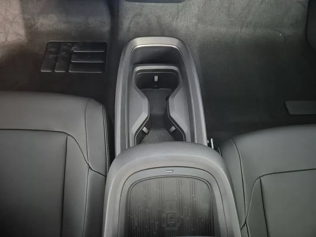 Nissan Leaf - Thumbnail 11
