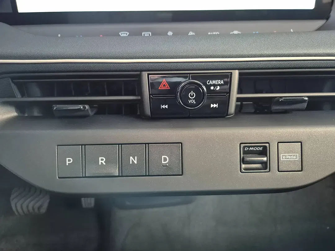 Nissan Leaf - Thumbnail 12