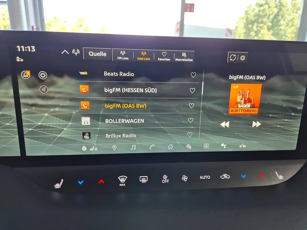 Nissan Leaf - Thumbnail 14