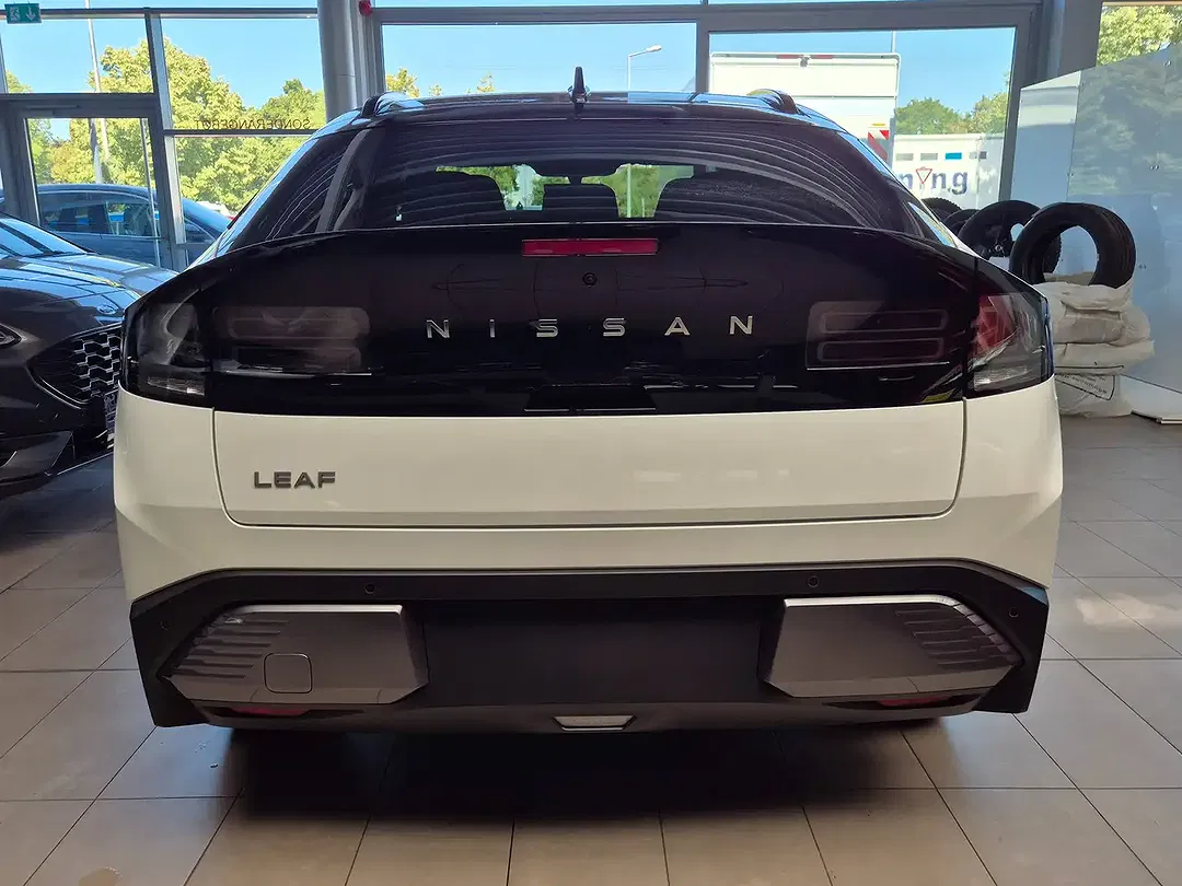 Nissan Leaf - Thumbnail 6