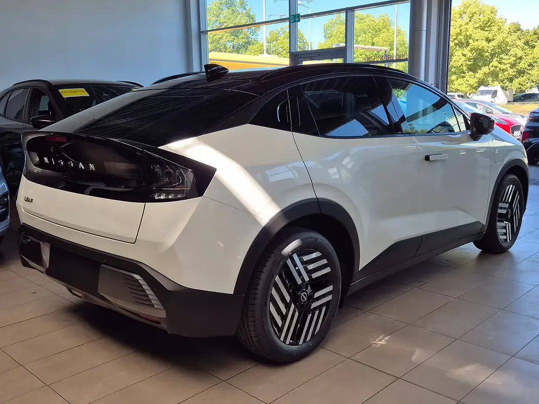 Nissan Leaf - Thumbnail 7