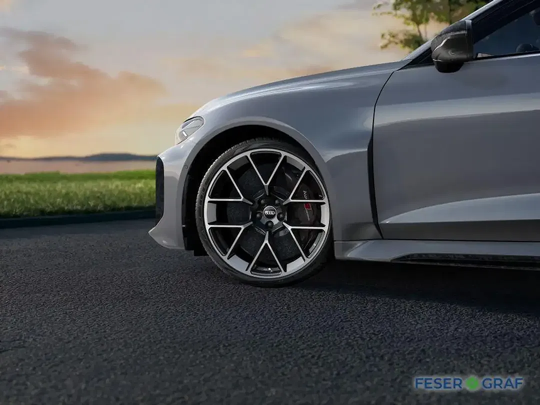 Audi RS5 - Thumbnail 3
