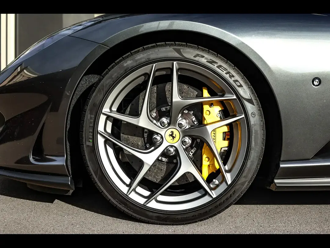 Ferrari 812 6.5 V12 Superfast - Thumbnail 10