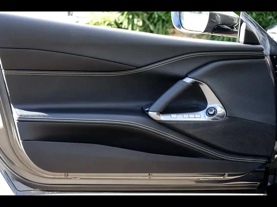 Ferrari 812 6.5 V12 Superfast - Thumbnail 11
