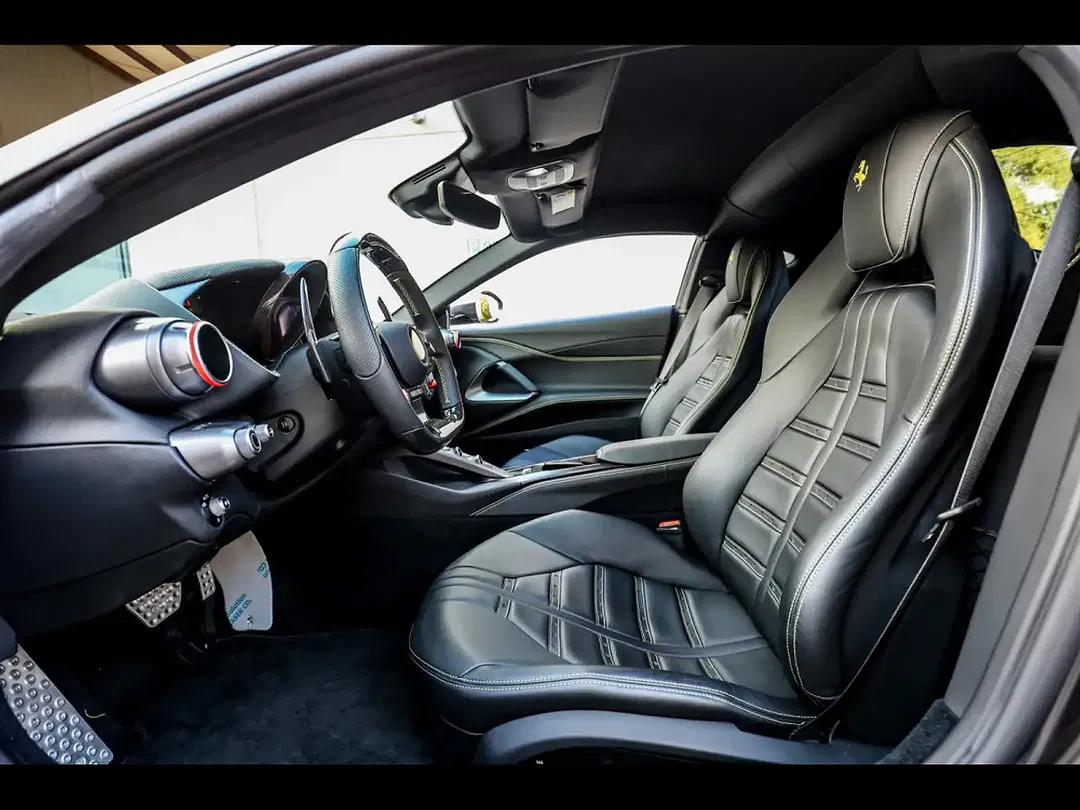 Ferrari 812 6.5 V12 Superfast - Thumbnail 13