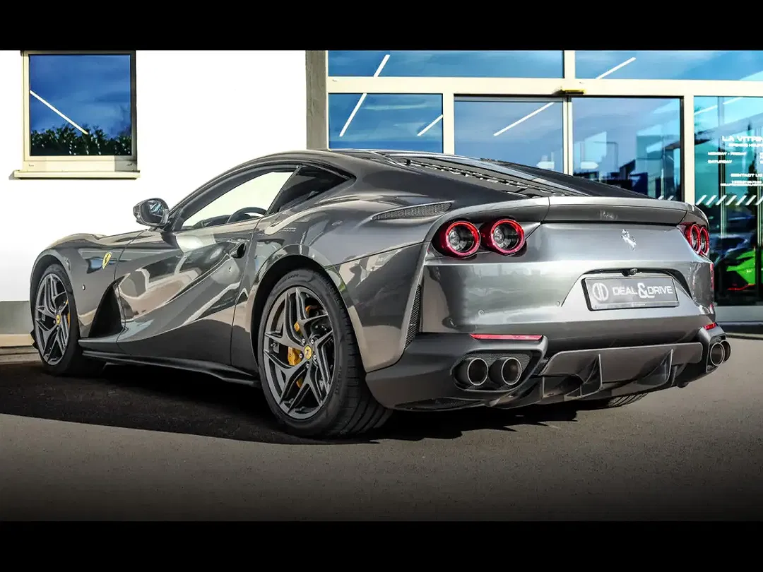 Ferrari 812 6.5 V12 Superfast - Thumbnail 3