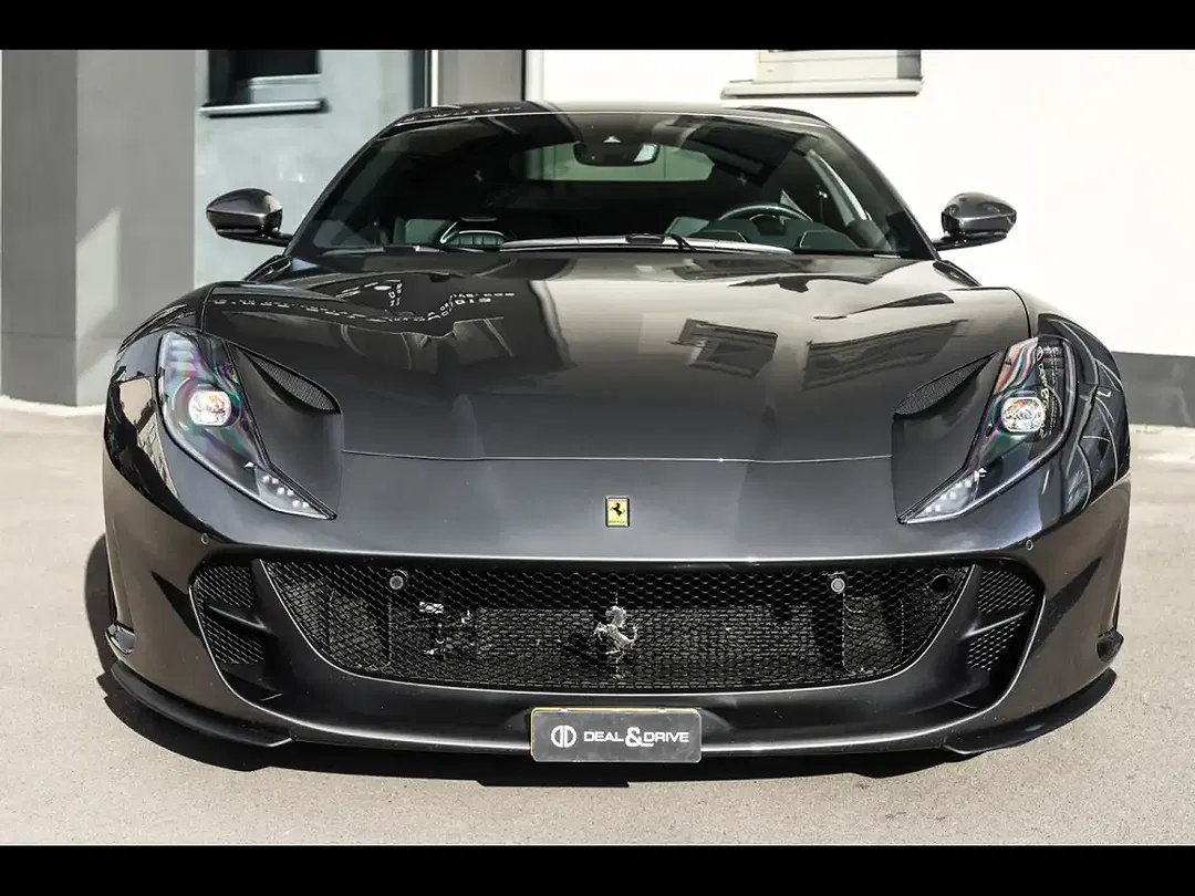 Ferrari 812 6.5 V12 Superfast - Thumbnail 5