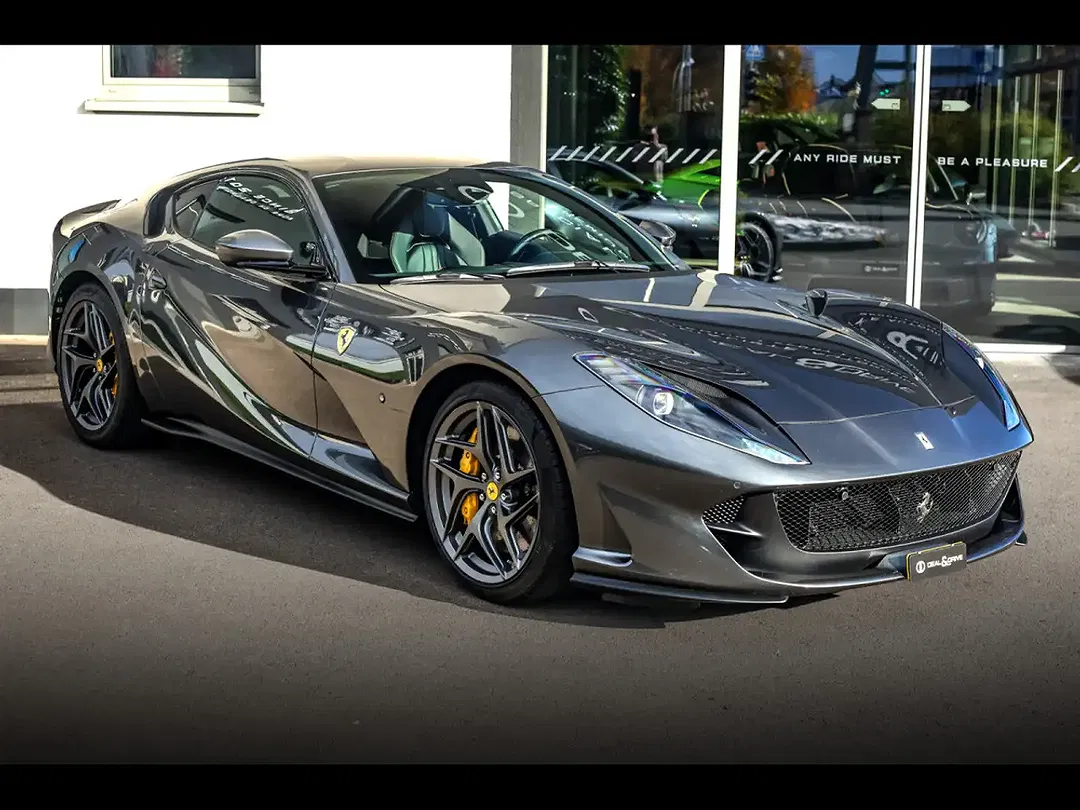 Ferrari 812 6.5 V12 Superfast - Thumbnail 6