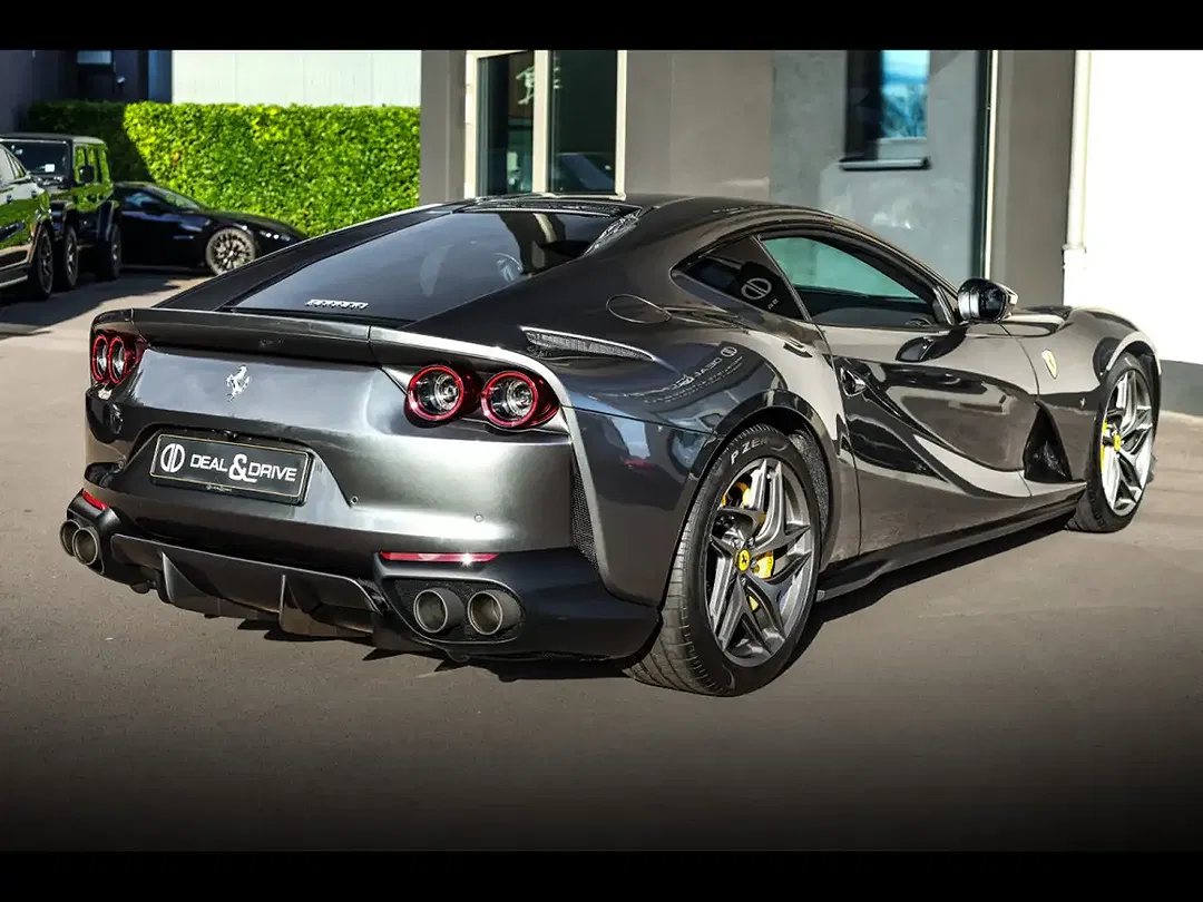Ferrari 812 6.5 V12 Superfast - Thumbnail 7
