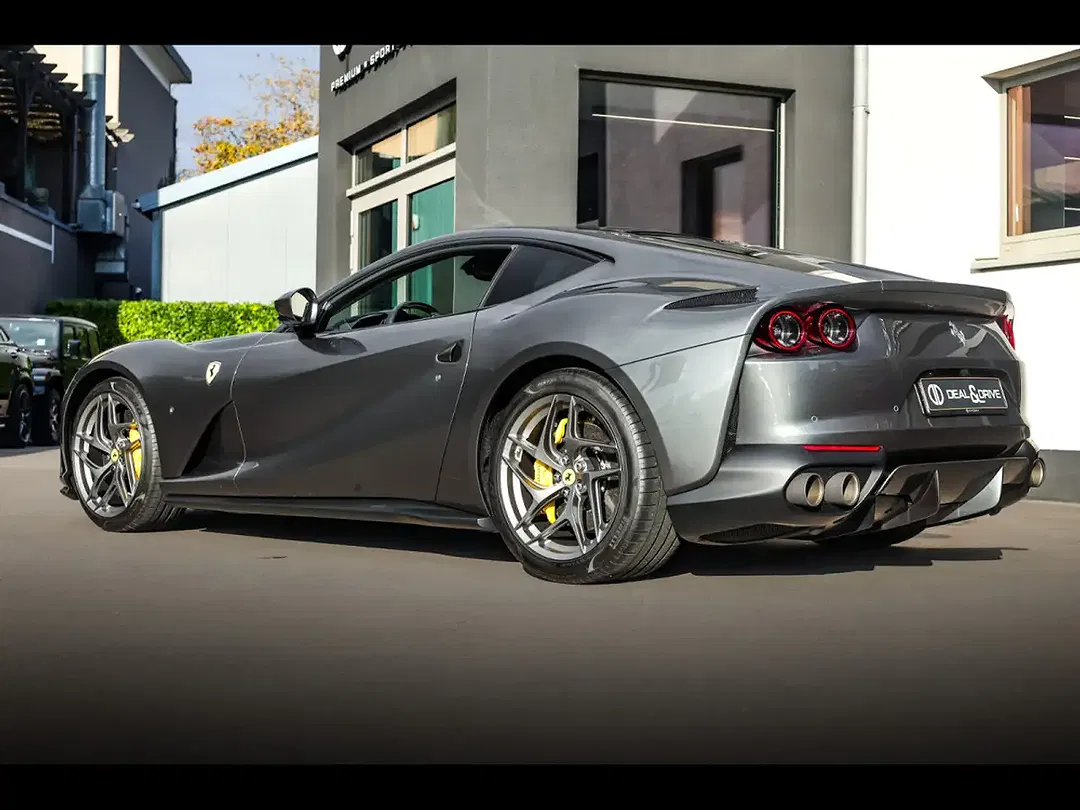 Ferrari 812 6.5 V12 Superfast - Thumbnail 8