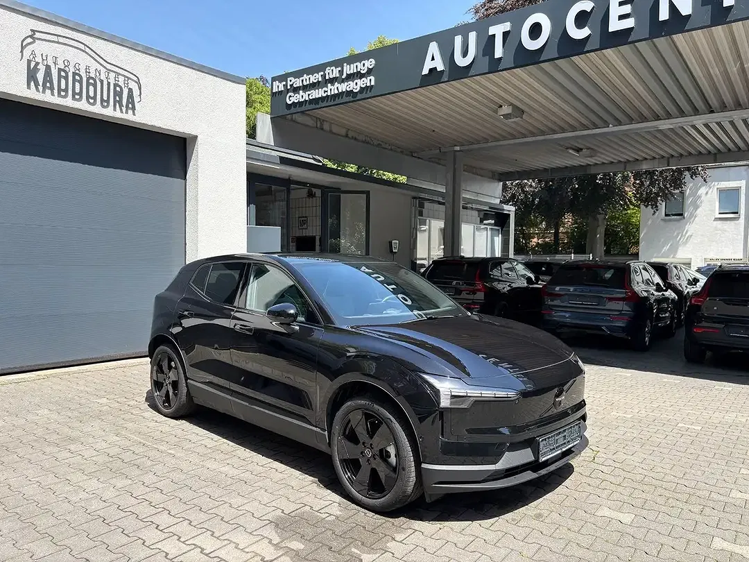 Volvo EX30 Twin Motor Plus Black Edition - Thumbnail 2