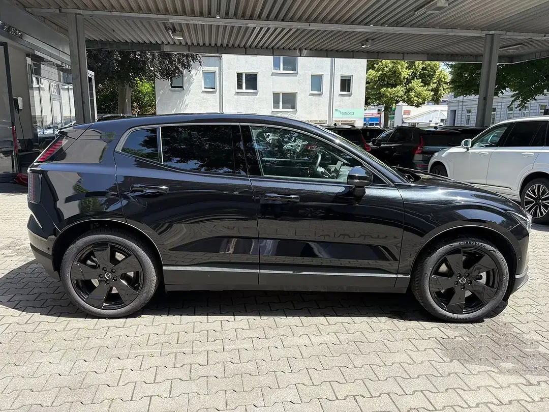 Volvo EX30 Twin Motor Plus Black Edition - Thumbnail 6