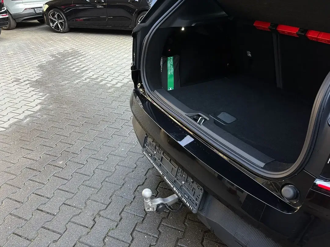Volvo EX30 Twin Motor Plus Black Edition - Thumbnail 9