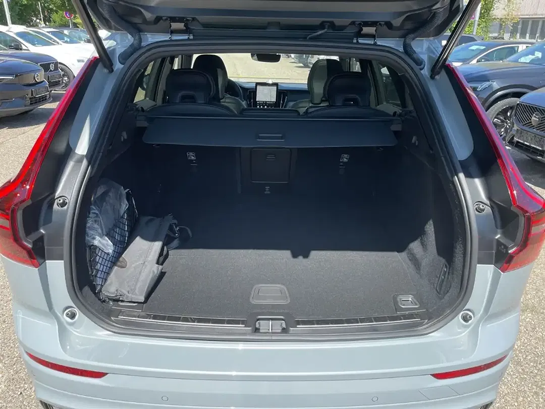 Volvo XC60 T8 PHEV Hybrid AWD Ultra Black Edition - Thumbnail 11